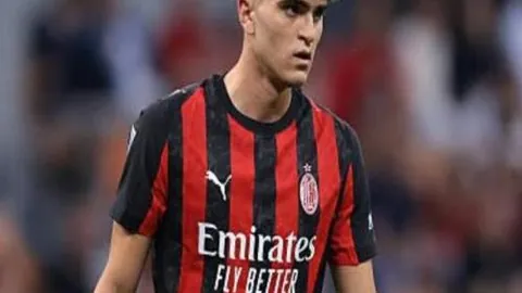 英超足总杯惊现冷门，红军逆袭蓝军枪手止步，前四强仅剩森林队尚存希望